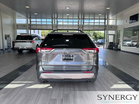 Used 2019 Toyota RAV4 Limited FWD image 6