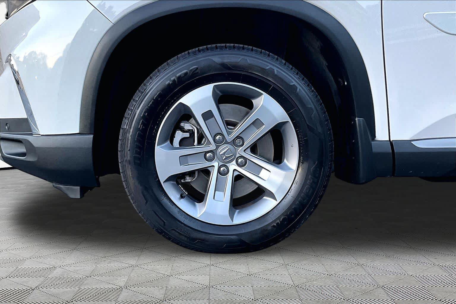 Used 2025 Honda Pilot EX-L image 11