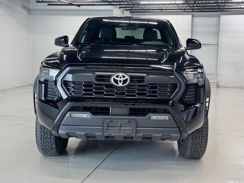 Used 2024 Toyota Tacoma TRD Off-Road AWD/4WD image 8