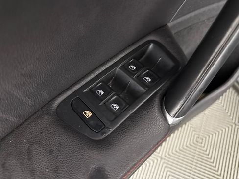 Used 2020 Volkswagen GTI S image 23