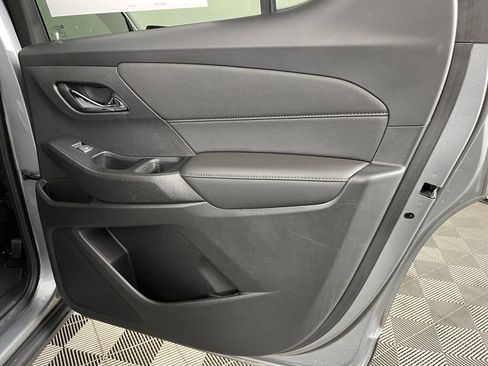 Used 2023 Chevrolet Traverse LT image 15