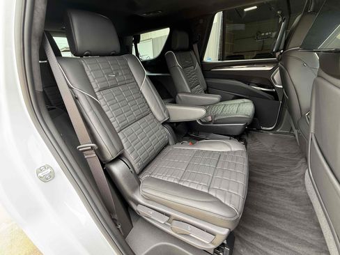 Used 2026 Cadillac Escalade V w/ LPO, ONYX Package AWD/4WD image 99