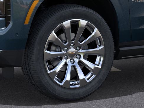 New 2025 Chevrolet Suburban Premier image 9
