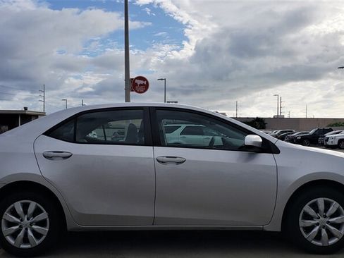 Used 2016 Toyota Corolla LE FWD image 5