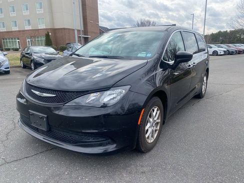 Used 2023 Chrysler Voyager LX image 7