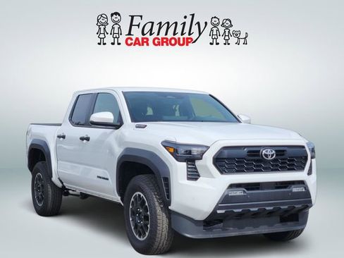 Certified 2025 Toyota Tacoma TRD Off-Road w/ TRD Off Road Upgrade Package AWD/4WD image 2