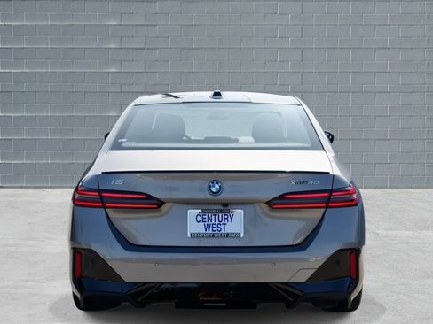 Used 2025 BMW i5 xDrive40 image 2