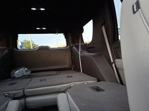 Certified 2023 GMC Yukon SLT w/ SLT Luxury Package image 20