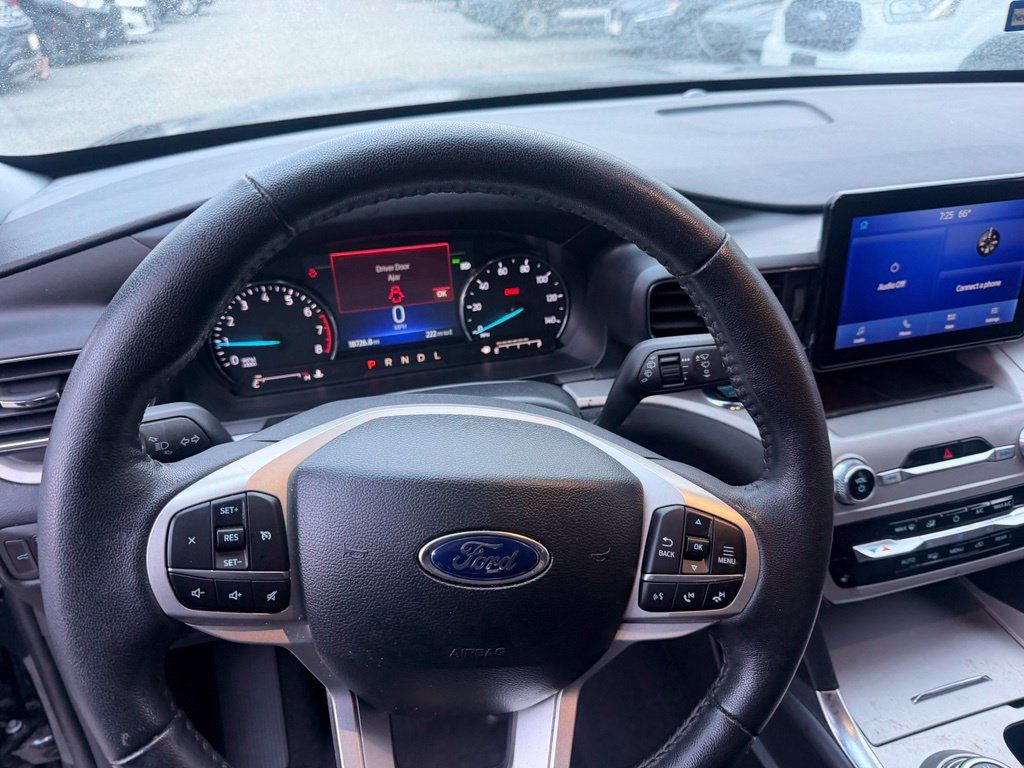 Used 2023 Ford Explorer XLT w/ Equipment Group 202A RWD image 5