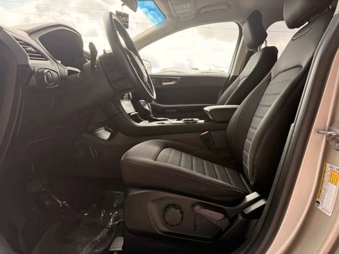 Used 2017 Ford Edge SE image 13