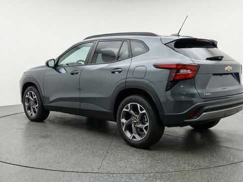 Used 2025 Chevrolet Trax LT image 6