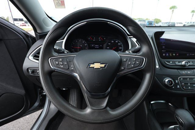 Used 2025 Chevrolet Malibu LT FWD image 11
