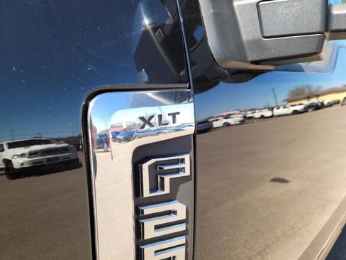 Used 2017 Ford F250 XLT w/ FX4 Off-Road Package image 16