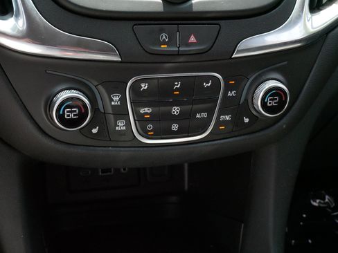 Used 2024 Chevrolet Equinox LT FWD image 23