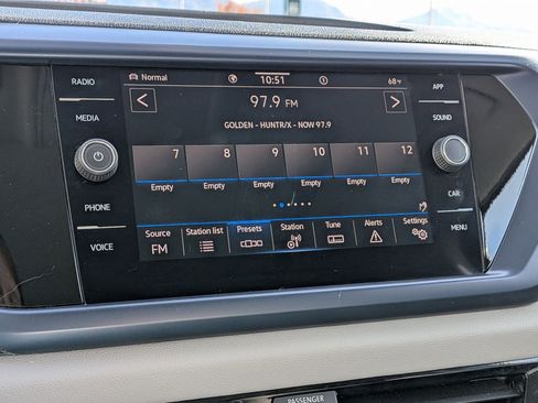 Certified 2023 Volkswagen Taos SE w/ Panoramic Sunroof Package image 22