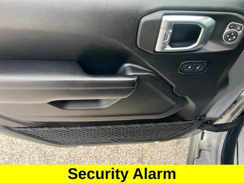 Used 2021 Jeep Gladiator Sport image 11