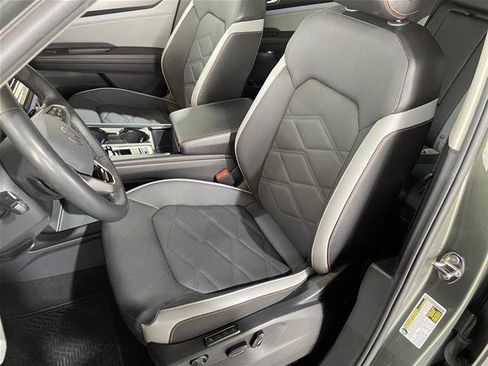 Used 2024 Volkswagen Atlas Peak Edition SEL AWD/4WD image 19