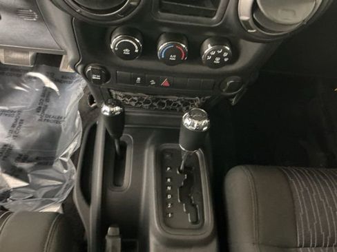 Used 2011 Jeep Wrangler Unlimited Sport w/ Connectivity Group image 18