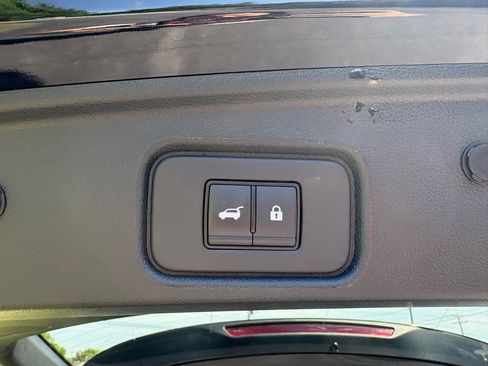 Used 2025 Nissan Pathfinder SV FWD image 5