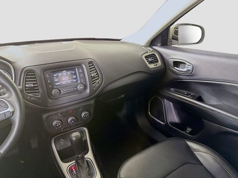 Used 2017 Jeep Compass Latitude image 21