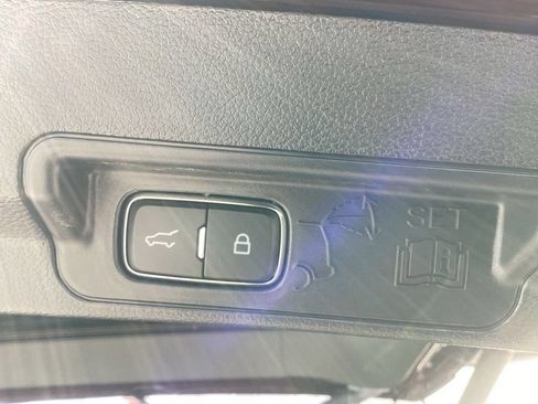 Used 2022 Ford Explorer XLT w/ Equipment Group 202A AWD/4WD image 11