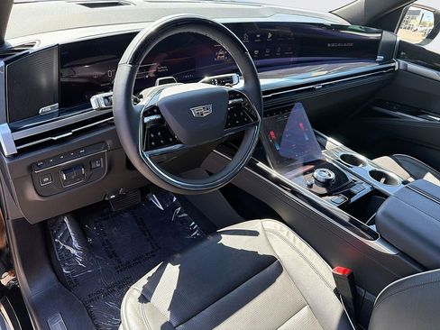 Used 2025 Cadillac Escalade ESV Sport AWD/4WD image 7