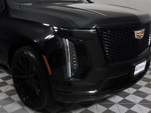 Used 2025 Cadillac Escalade ESV Sport w/ Touring Package image 55