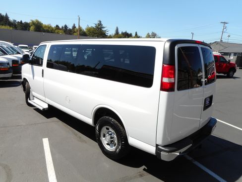 Used 2017 Chevrolet Express 3500 LT w/ LT Preferred Equipment Group RWD image 11