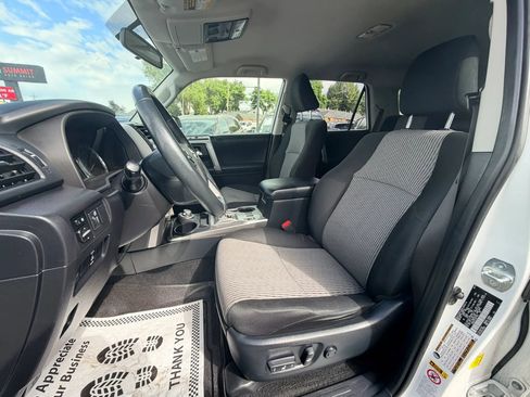 Used 2018 Toyota 4Runner SR5 AWD/4WD image 10