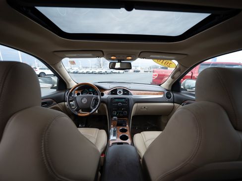 Used 2010 Buick Enclave CXL image 18