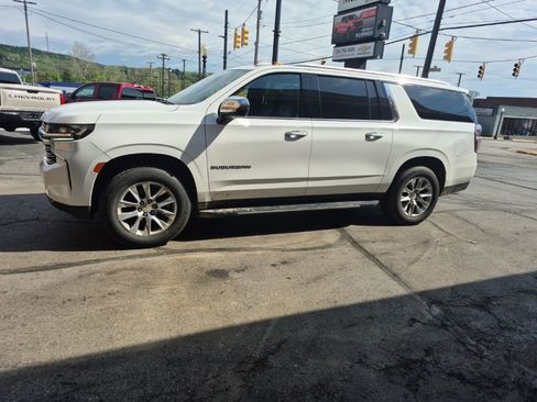 Used 2021 Chevrolet Suburban Premier AWD/4WD image 4