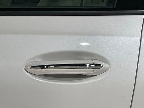 Used 2023 Buick Encore GX Essence w/ Experience Buick Package image 17