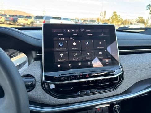 Used 2024 Jeep Compass Latitude image 12