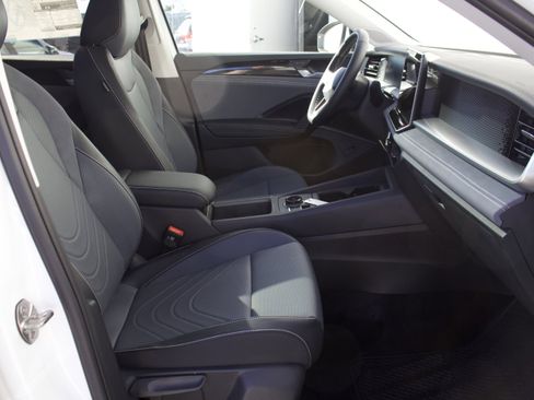 New 2026 Volkswagen Tiguan SE AWD/4WD image 35