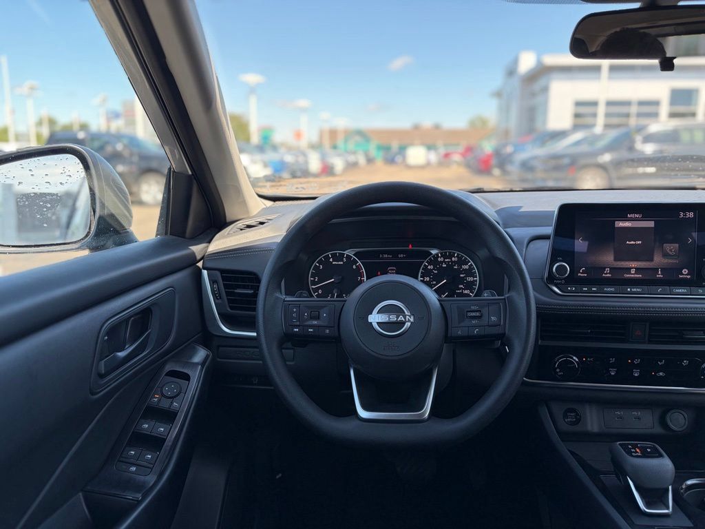 Used 2024 Nissan Rogue S AWD/4WD image 20