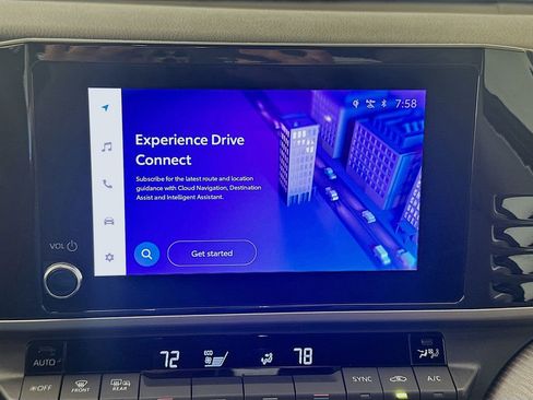 Used 2025 Toyota Camry SE image 13