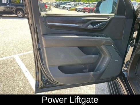 Used 2023 GMC Yukon Denali w/ Denali Reserve Package image 11