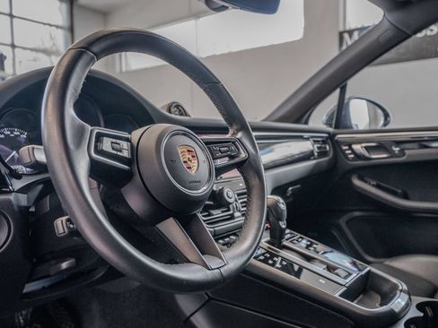 Used 2023 Porsche Macan AWD/4WD image 7