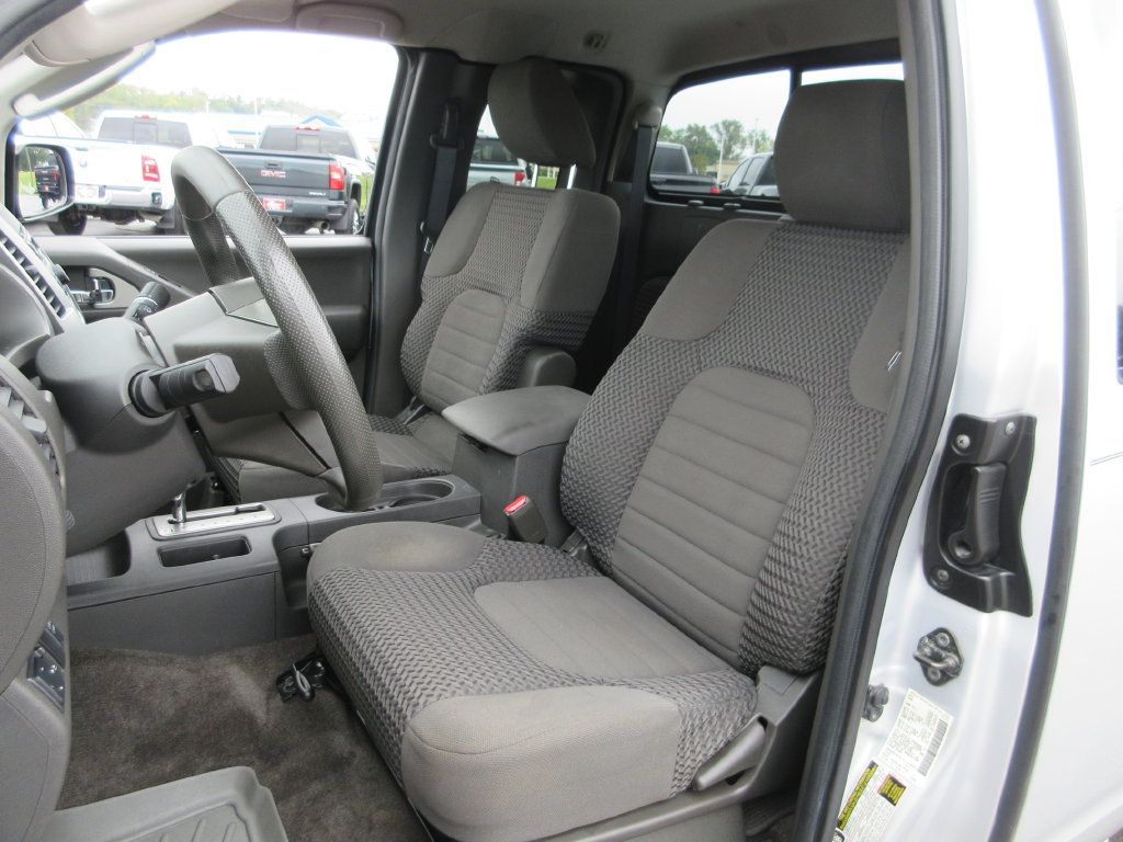 Used 2011 Nissan Frontier SV AWD/4WD image 15