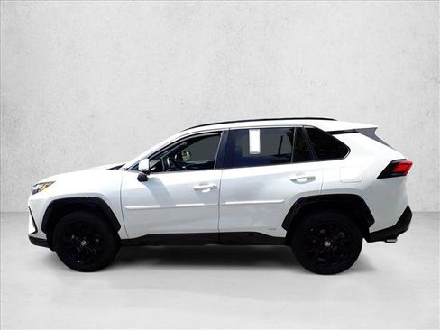Used 2022 Toyota RAV4 SE w/ Convenience Package AWD/4WD image 2