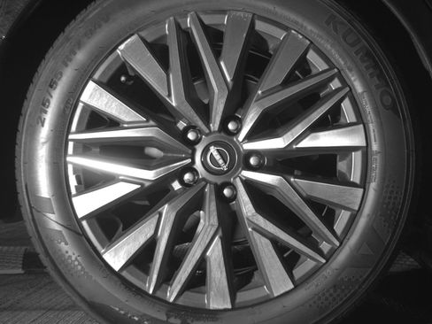 Used 2025 Nissan Altima 2.5 SV FWD image 15