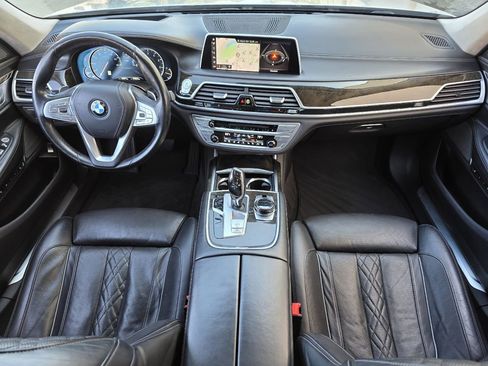 Used 2019 BMW 750i w/ Executive Package image 9
