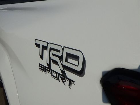 Used 2025 Toyota Tacoma TRD Sport AWD/4WD image 9