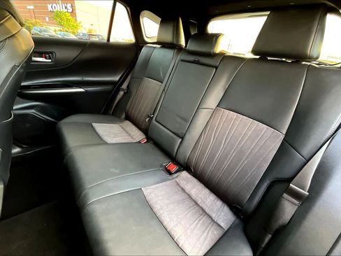 Used 2021 Toyota Venza XLE w/ Carpet Mat Package (TMS) image 19