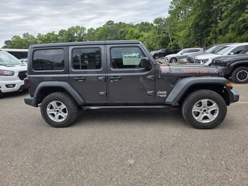 Used 2018 Jeep Wrangler Unlimited Sport S AWD/4WD image 13