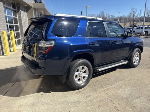 Used 2017 Toyota 4Runner SR5 Premium image 10
