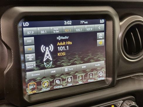 Used 2023 Jeep Wrangler Unlimited AWD/4WD image 21