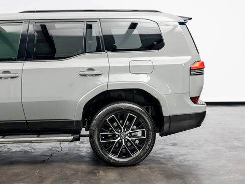 Used 2025 Lexus GX 550 image 14