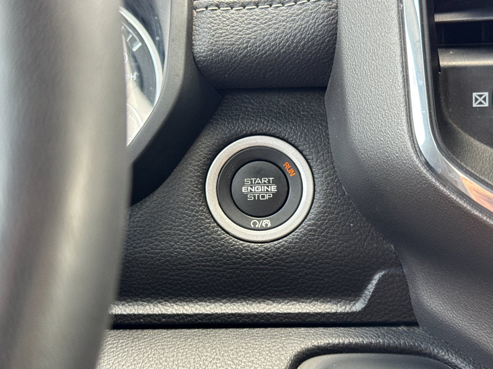 Used 2025 RAM 1500 Laramie AWD/4WD image 25