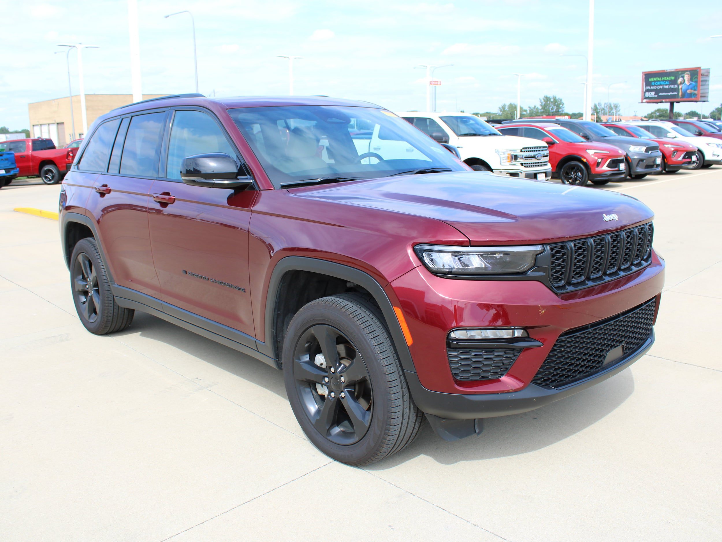 Used 2025 Jeep Grand Cherokee Limited w/ Black Appearance Package AWD/4WD image 7